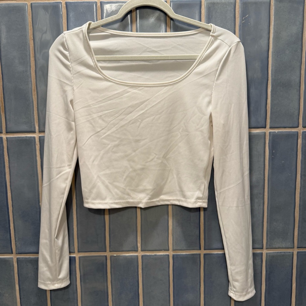SHEIN White Long Sleeve Scoop Neck Cropped Top